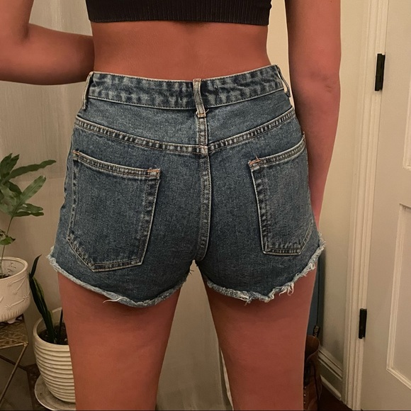 Cutoff button fly Jean shorts - Picture 3 of 5